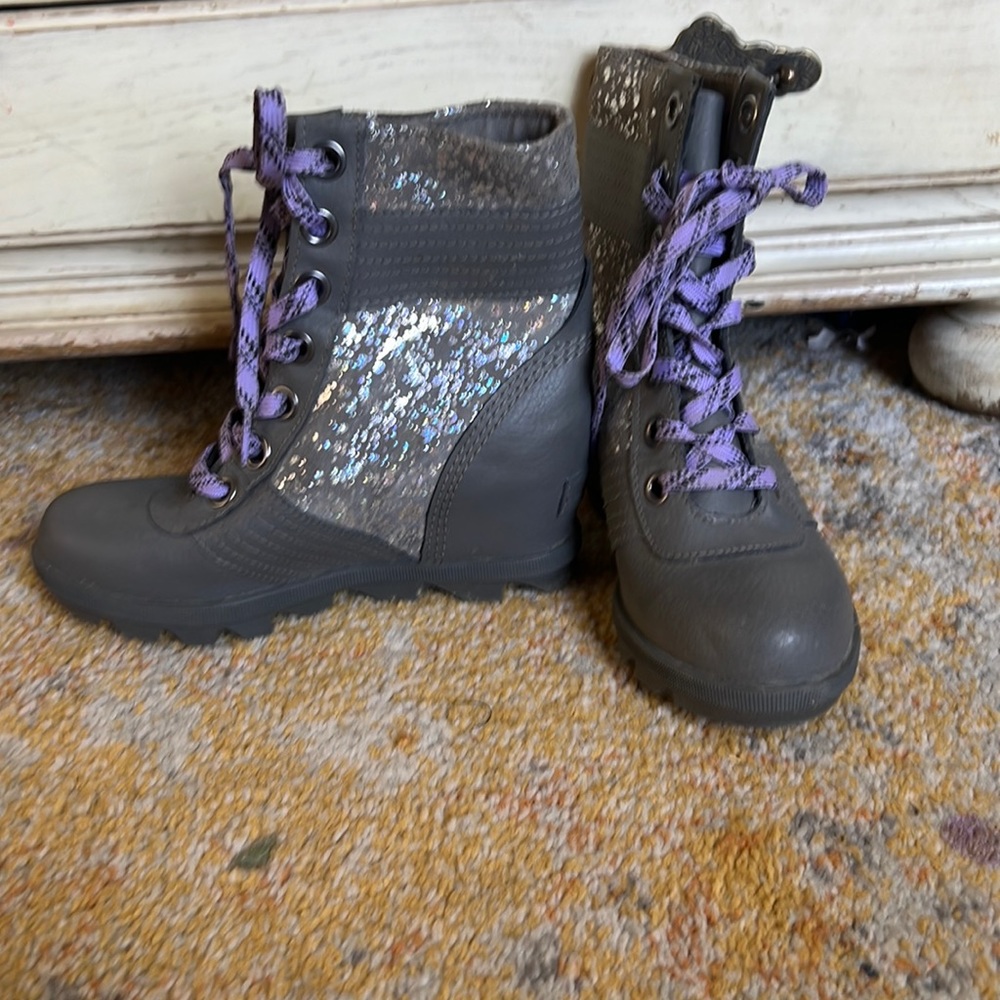 Girls youth Sorel wedge size 2 EUC